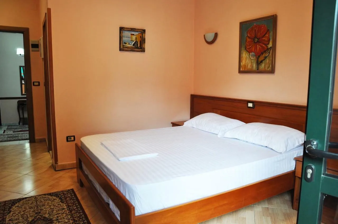 Lugano Hotel Tirana 3*,  Albánie